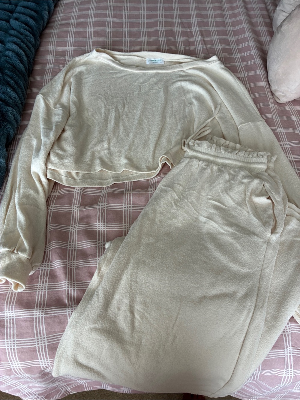 Cream Lounge Sweatshirt & Pants Set